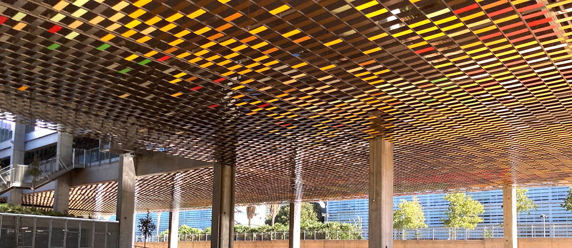 Kinetic or static cladding