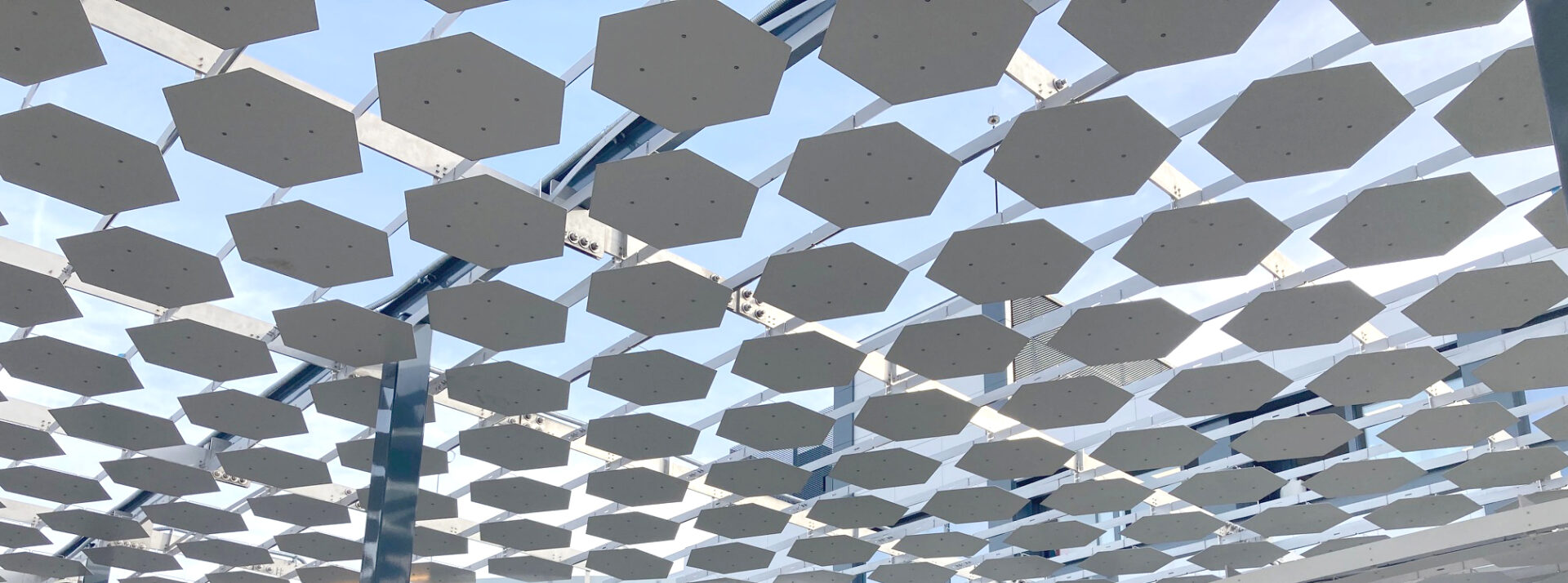 Double skin ceramic and metal textiles, hexagonal serie
