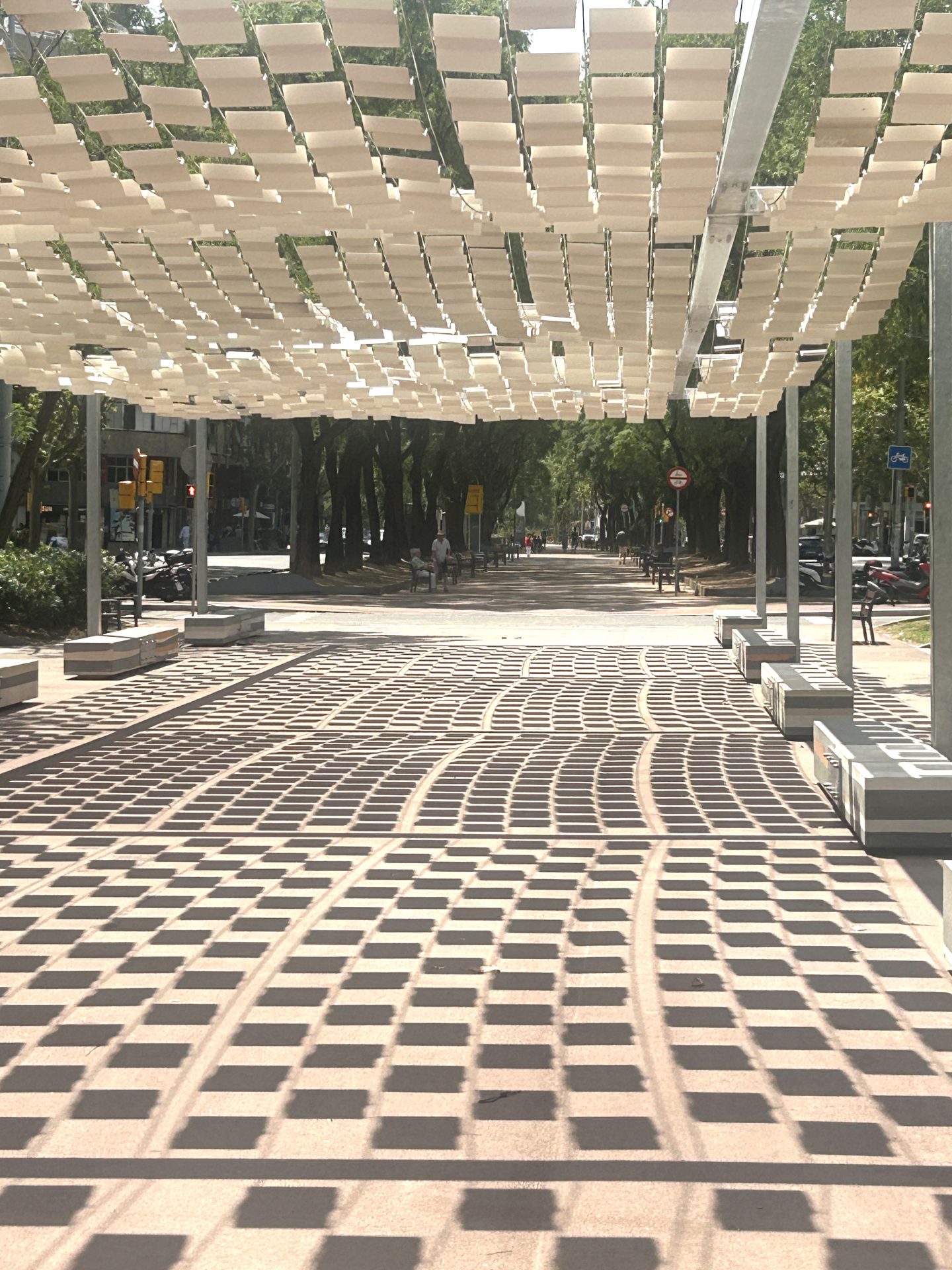 Denvelops kinetic pergola