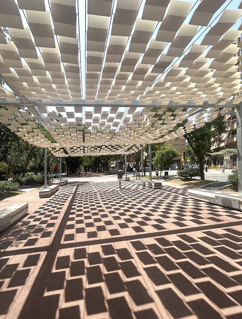 Denvelops kinetic pergola